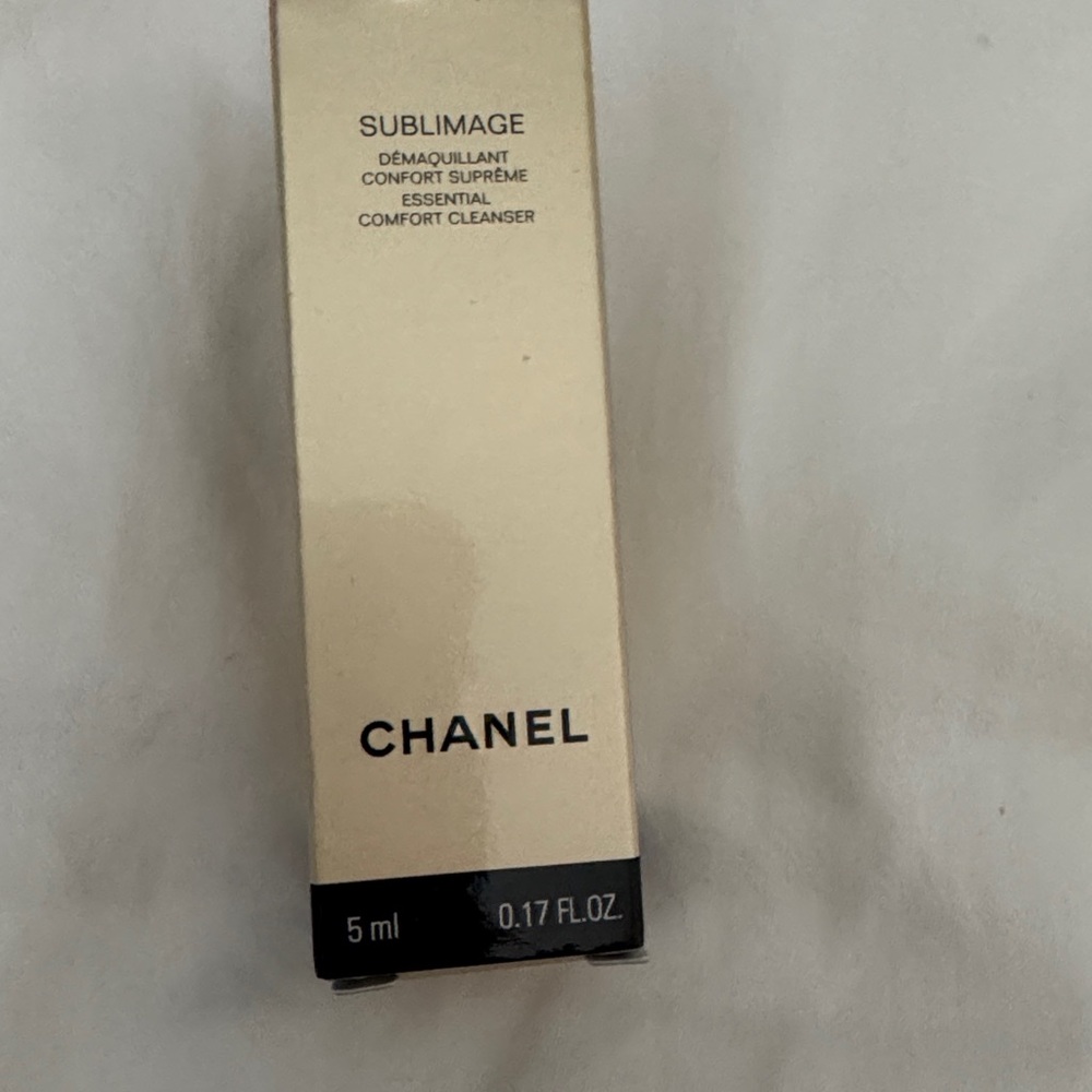 CHANEL Sublimage Essential Comfort Cleanser in Gold 5 ml